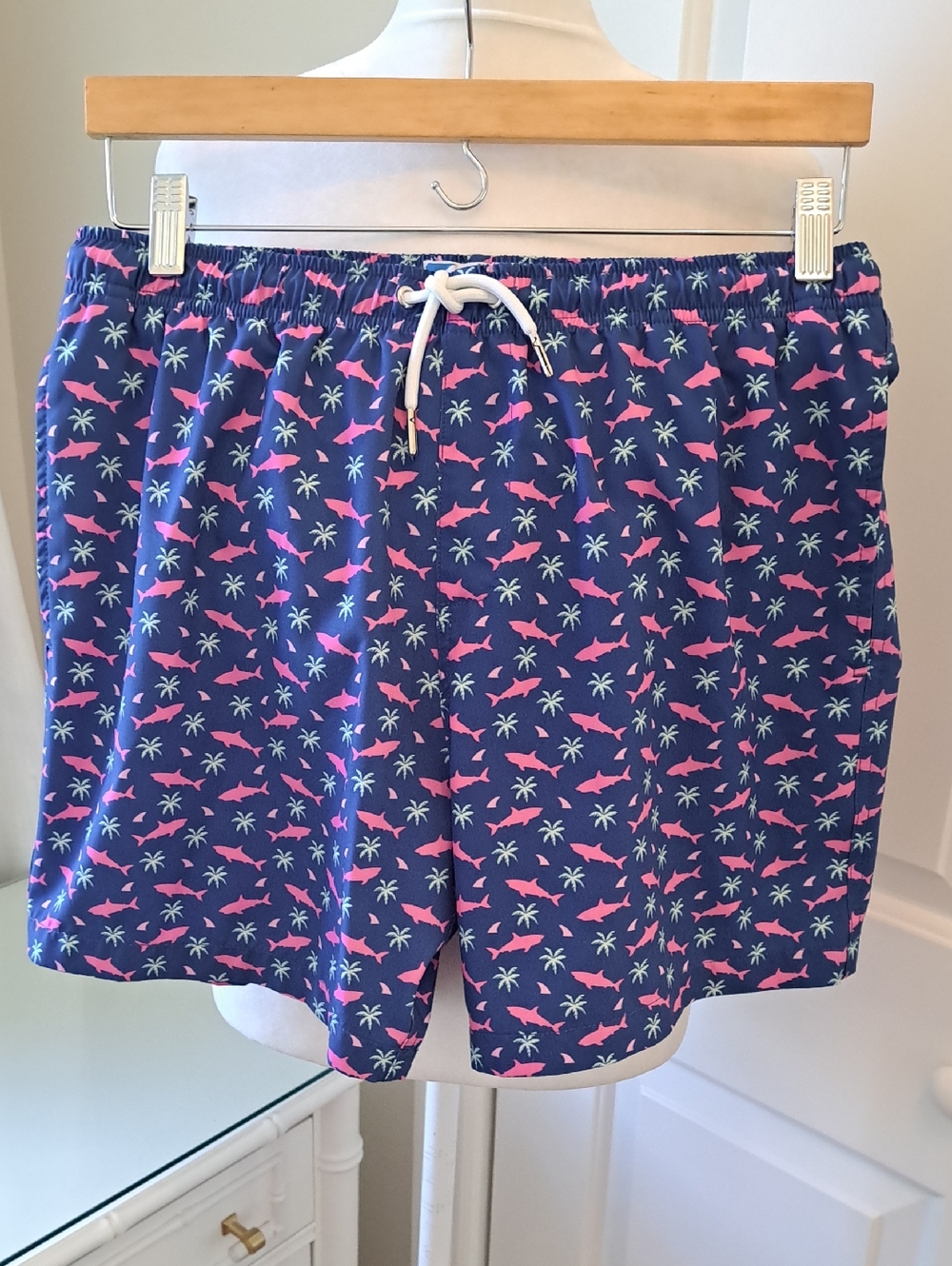Bermies Mens Classic Navy/Pink Shark/Palm Trint 5.5" Swim Trunks Mesh Lined M